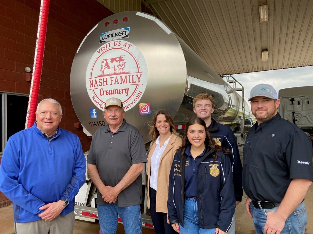 Left to right: Scott Bormann, Merck Animal Health, Steve Nash, owner, Nash Family Creamery, Allison Flinn, Merck Animal Health, Emily Gossett, National FFA Officer, Kanyon Huntington, National FFA Officer, , Justin Hull, Merck Animal Health.