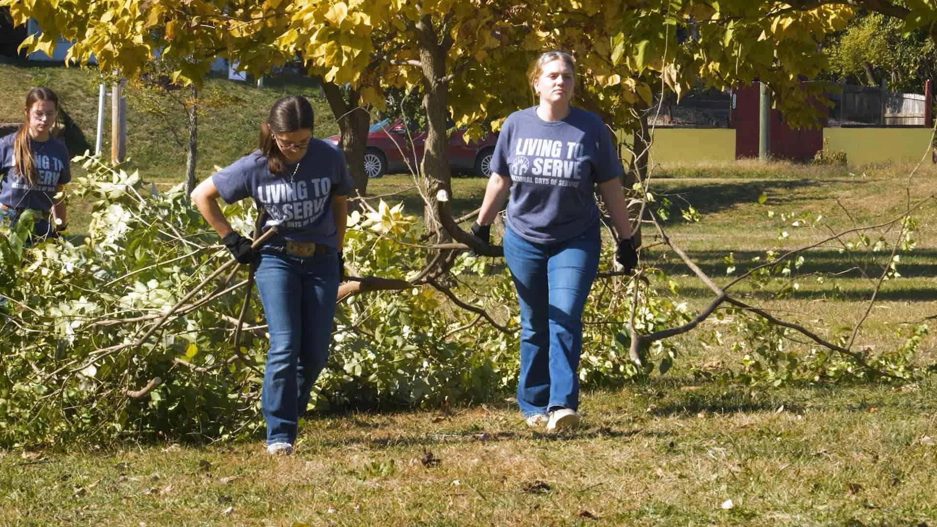 Delegates and State Officers Give Back to Indiana State Park