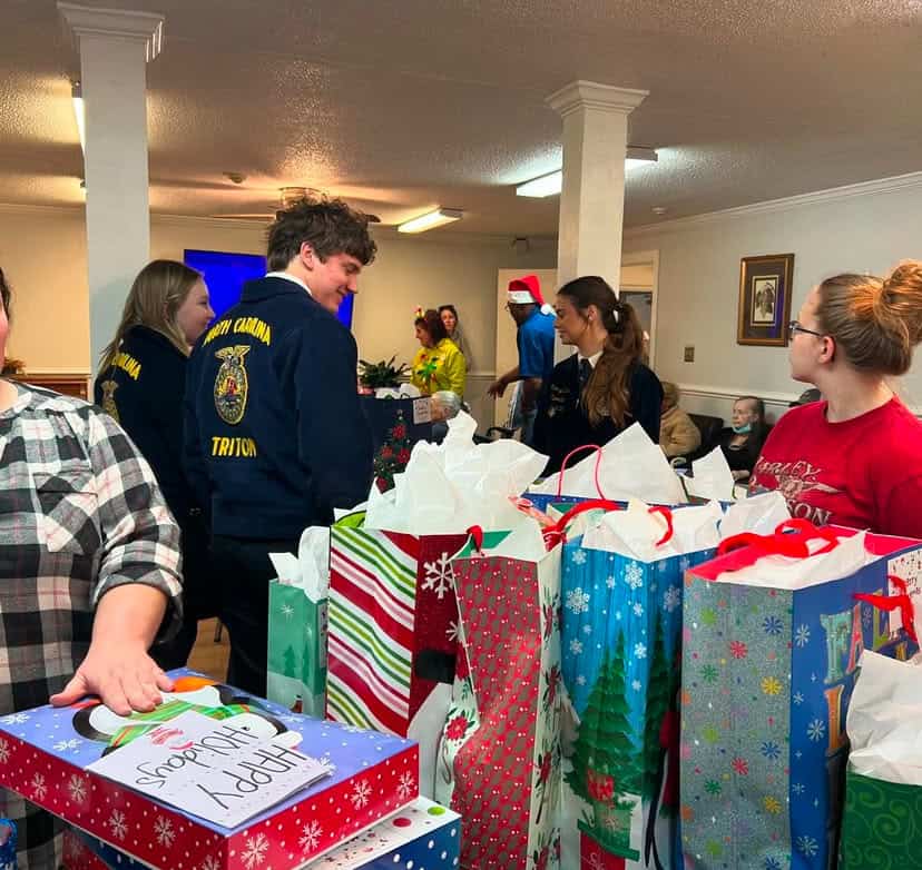 Triton FFA Chapter Spreads Holiday Cheer