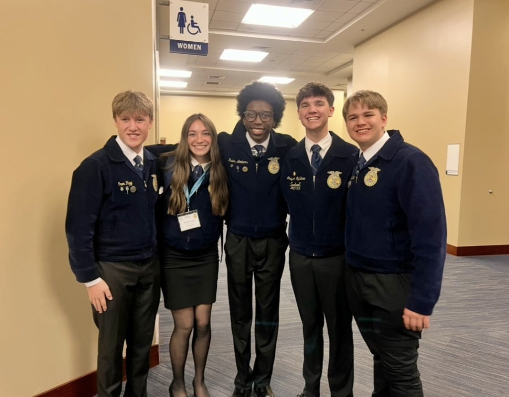 Illinois FFA in the USA Reporters take a picture at national convention.