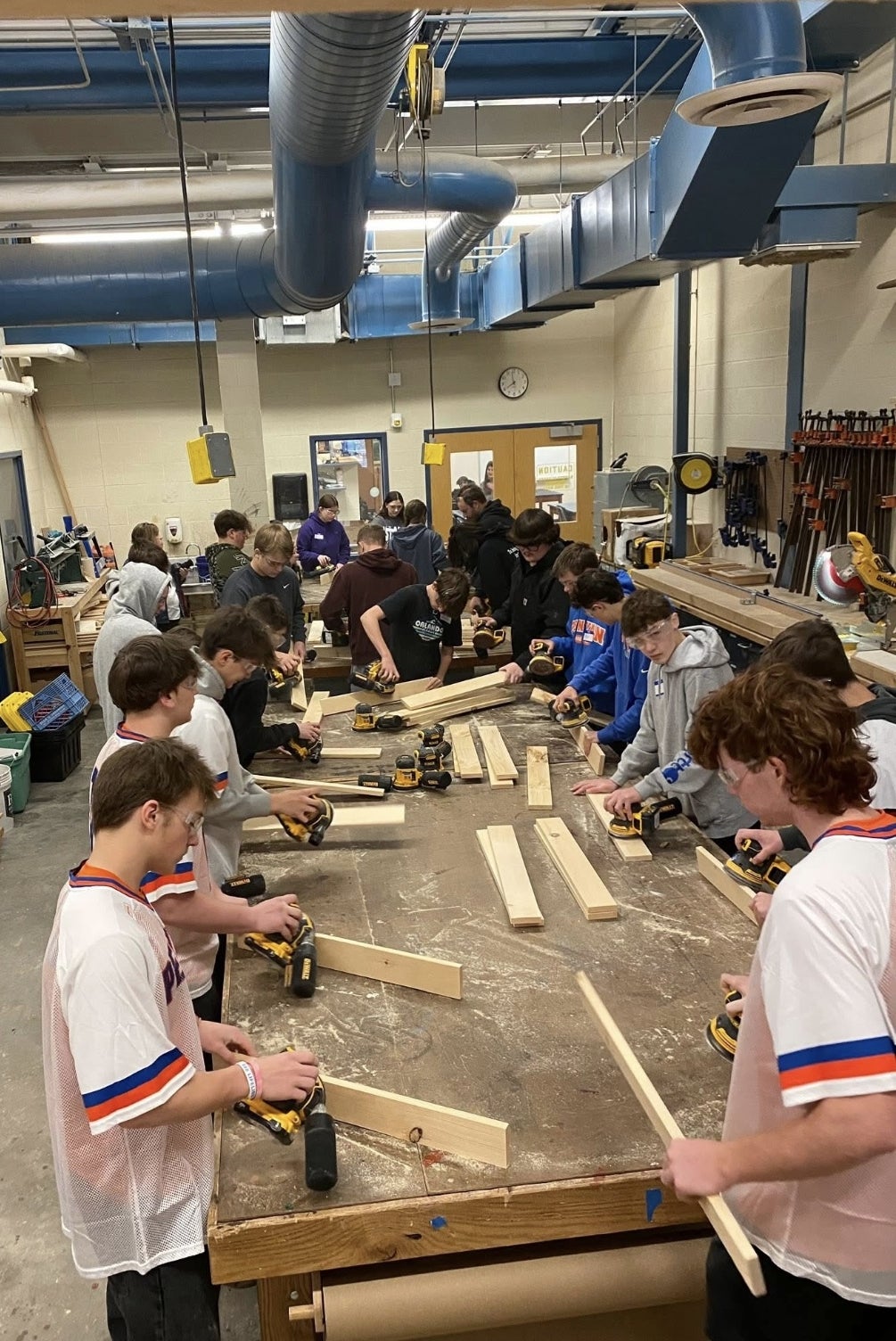 FFA Members Build Beds for Kids in Need
