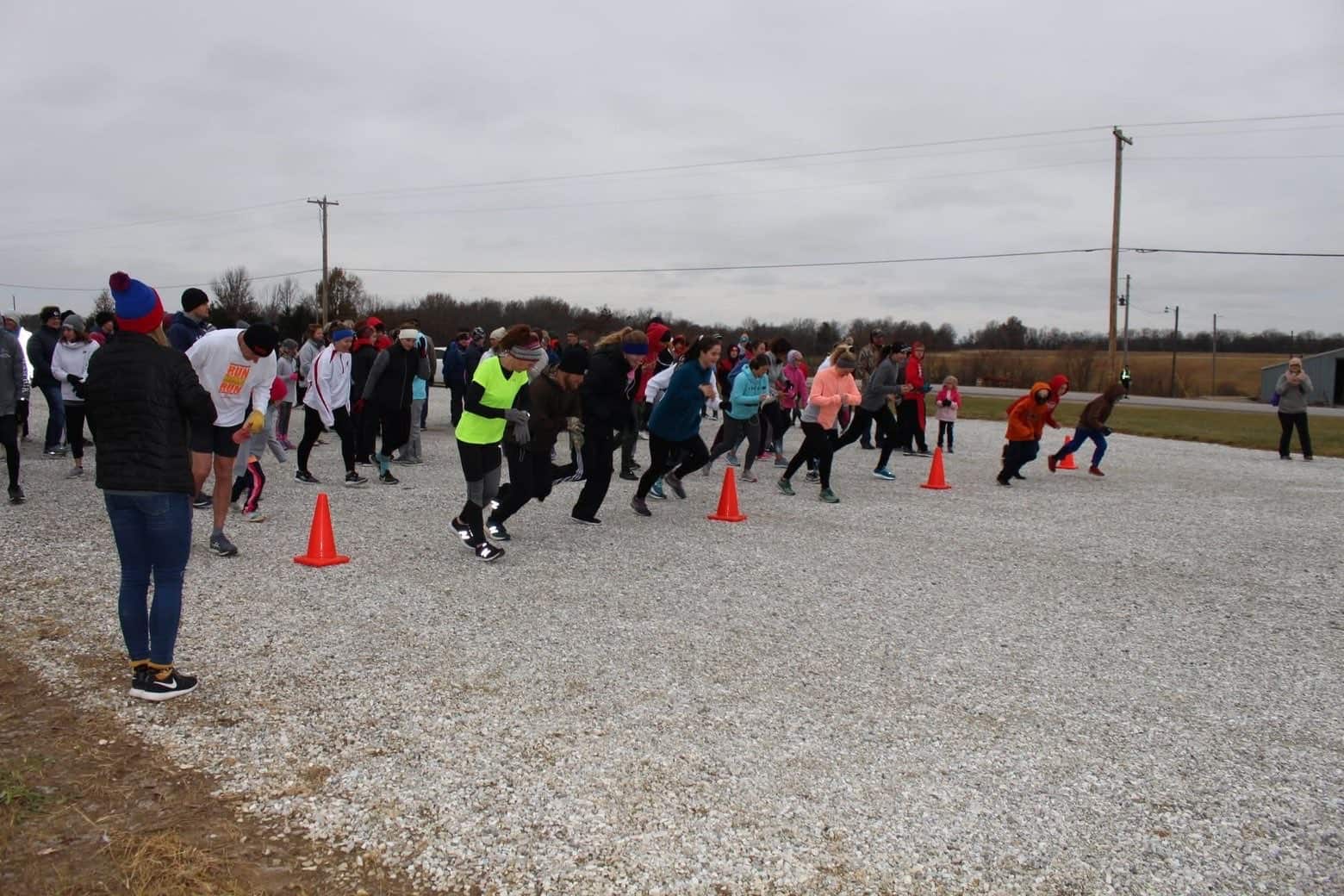 Ham Hike participants begin their 5K race on Thanksgiving morning.