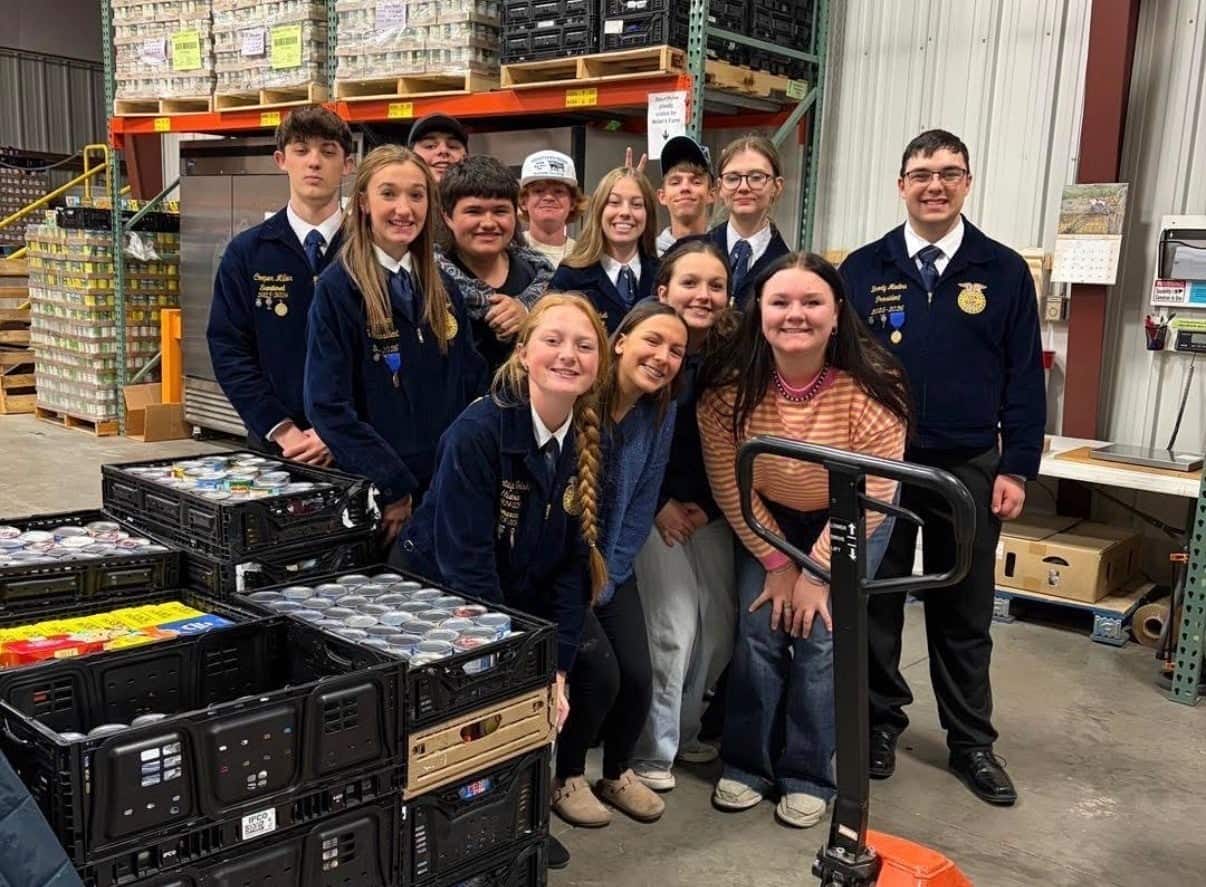 Cheyenne Frontier FFA Stuffs the Pantry
