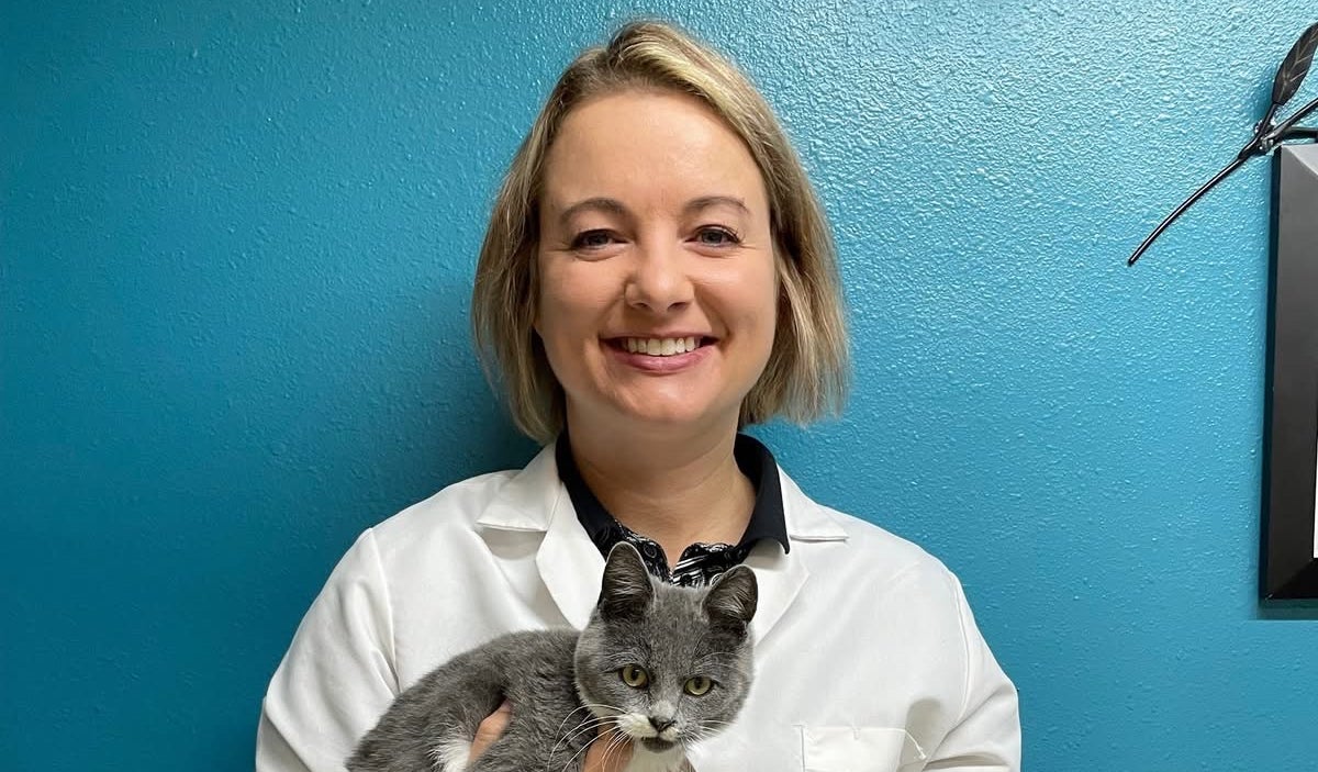 From Blue Jacket to White Coat: An FFA Alum’s Commitment to Veterinary Service