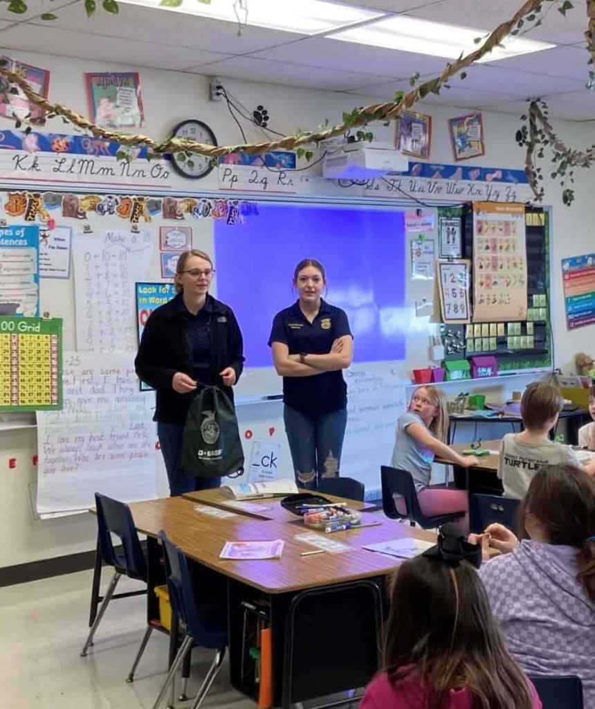 Southwestern FFA officers explain pollination to second-grade students.
