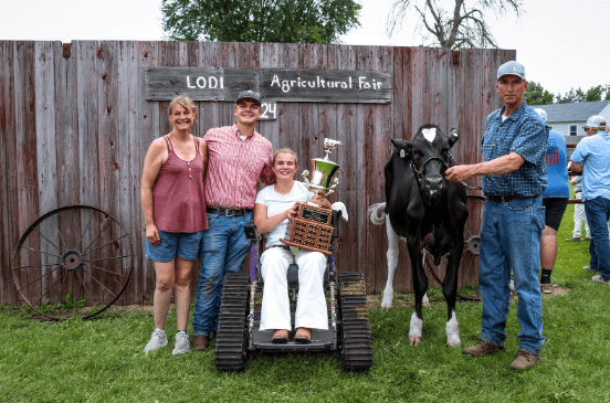 Sydni Mell winning showmanship.